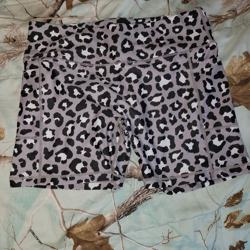 Pink lilly biker shorts Xl
